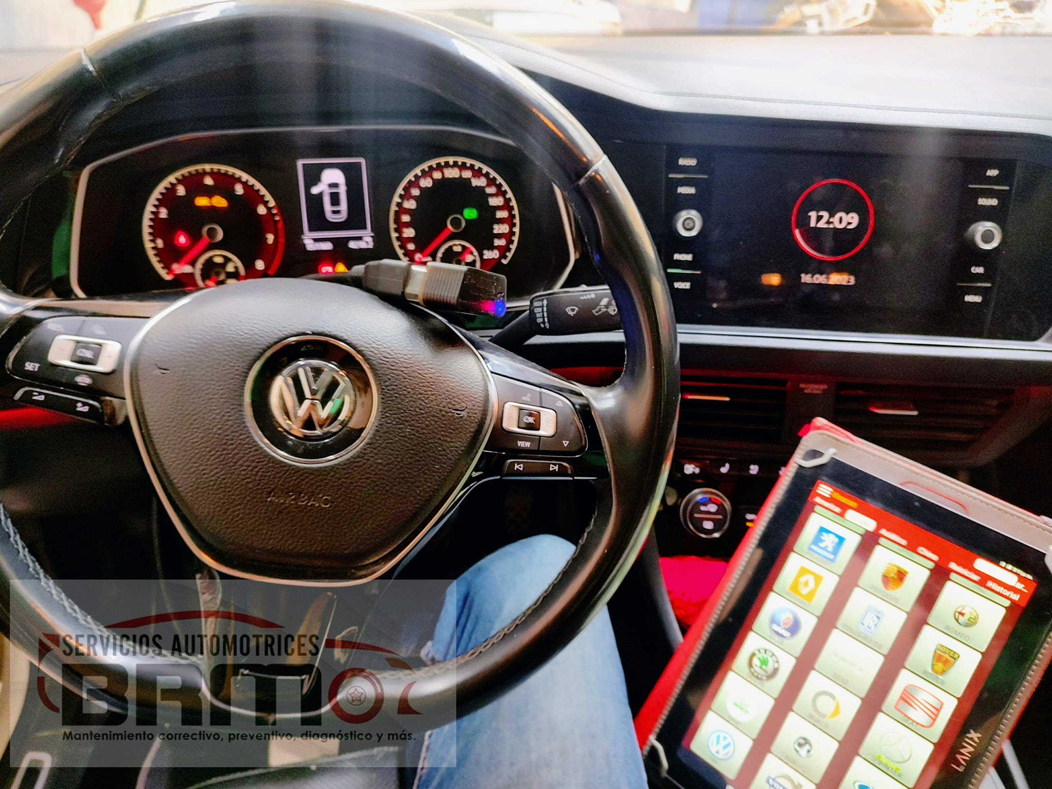 Diagnóstico automotriz con escáner realizado en BRM Servicios Automotrices