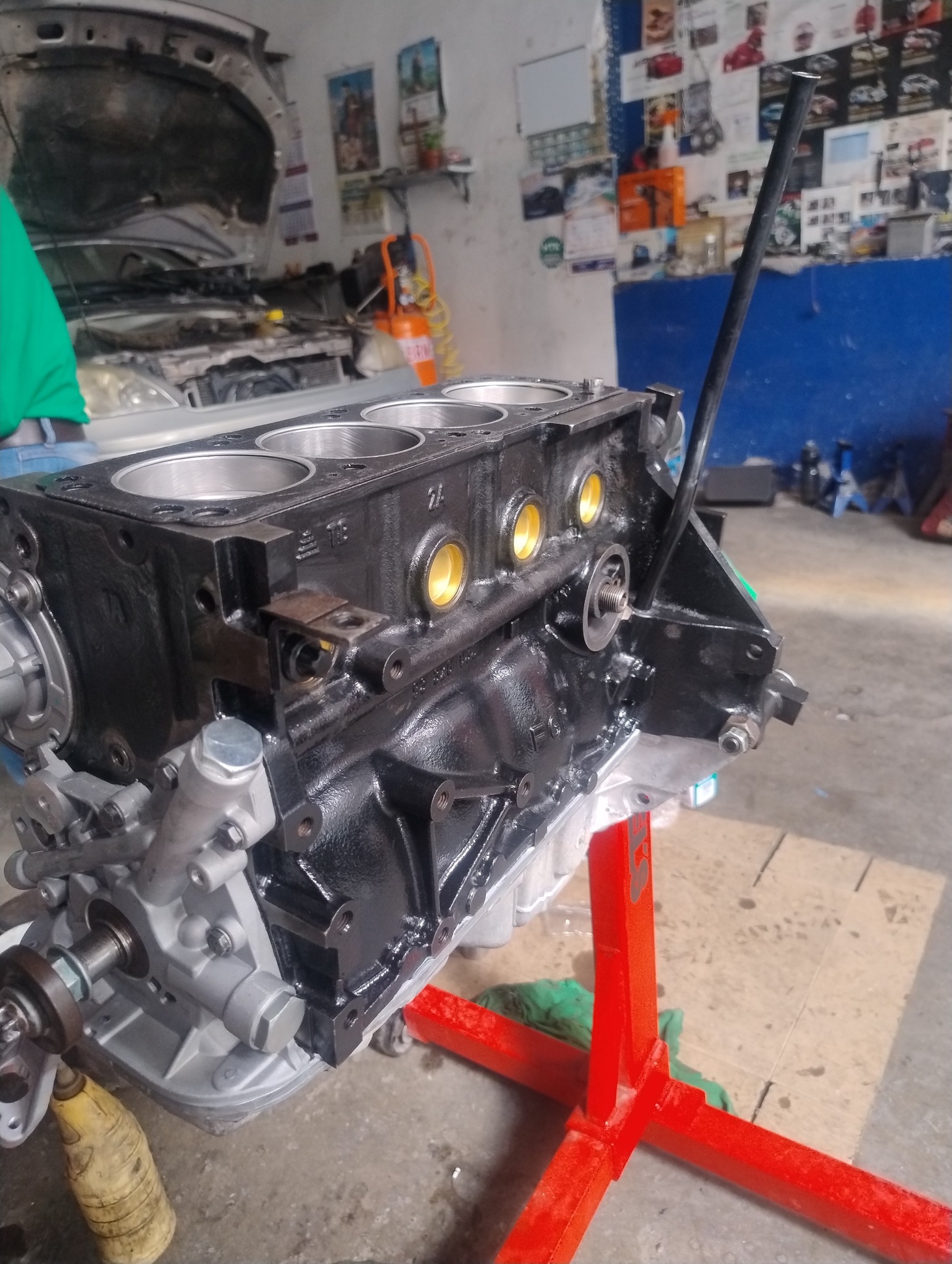 Proceso de reparación de motor en BRM Servicios Automotrices